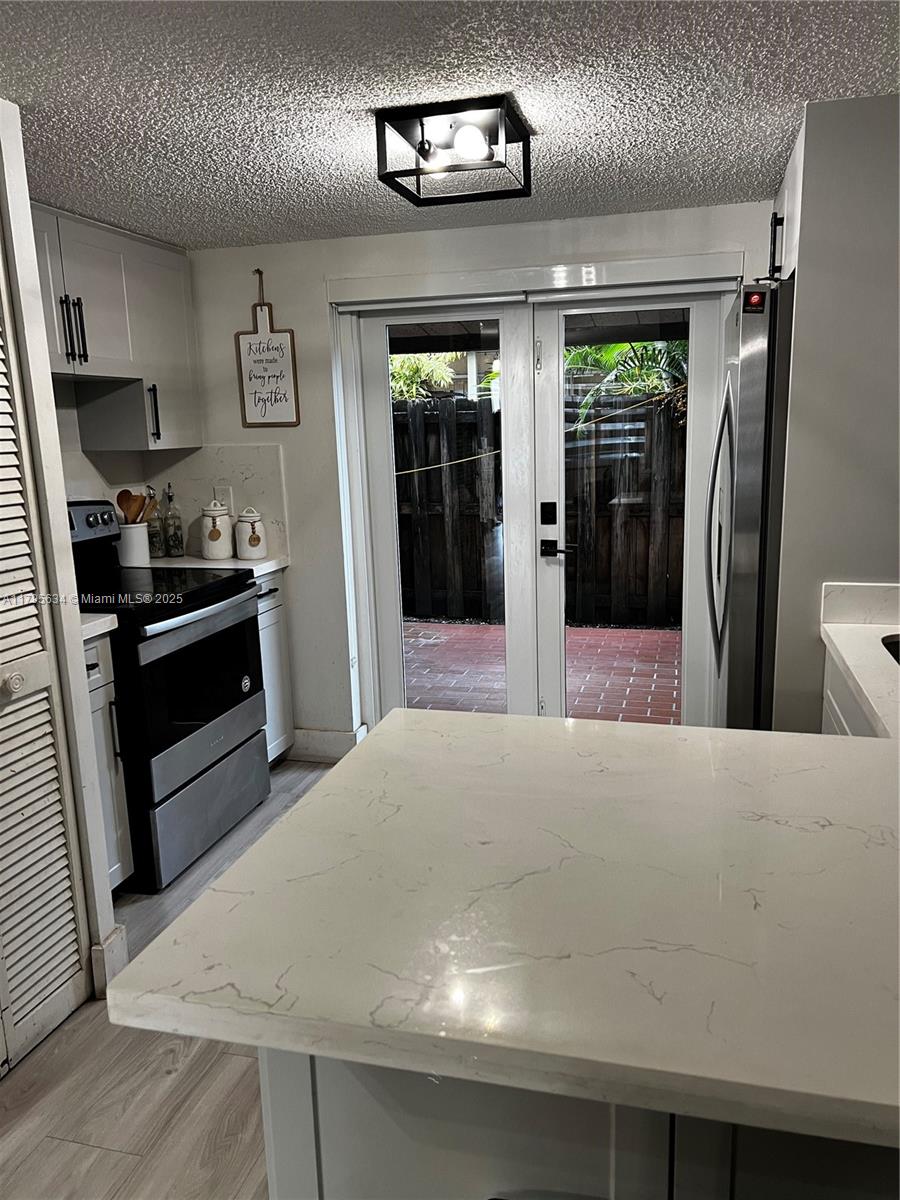 ALCAZAR VILLAS CONDO - Residential