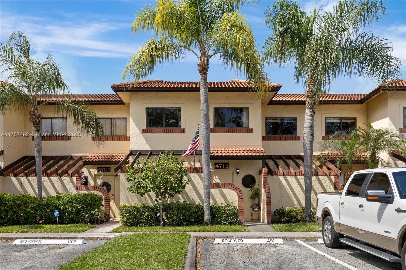 Spacious 3-bed, 2.5-bath townhouse on Sunrise Blvd with 1,512 sq ft of modern comfort. Centrally located, it offers 2 parking spaces, a community pool, and tennis court. Close to restaurants and schools, this is a great opportunity for families or as an investment property. Don’t miss out!"