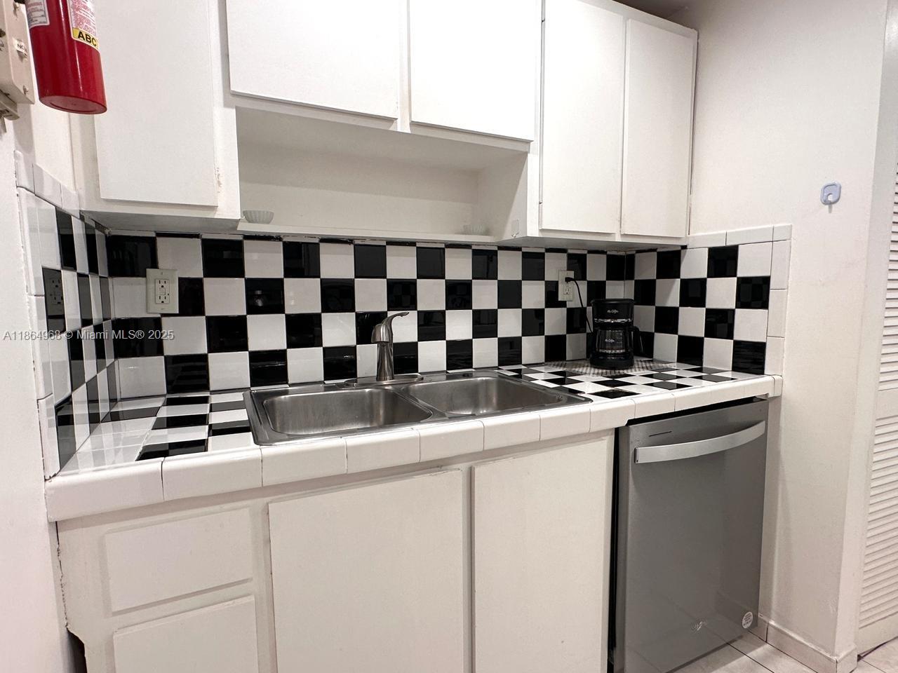 PORTUGAL TOWERS CONDO - Residential