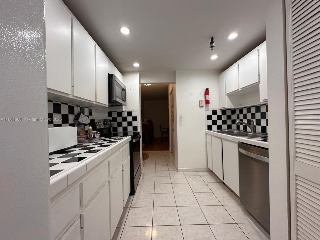 PORTUGAL TOWERS CONDO - Residential