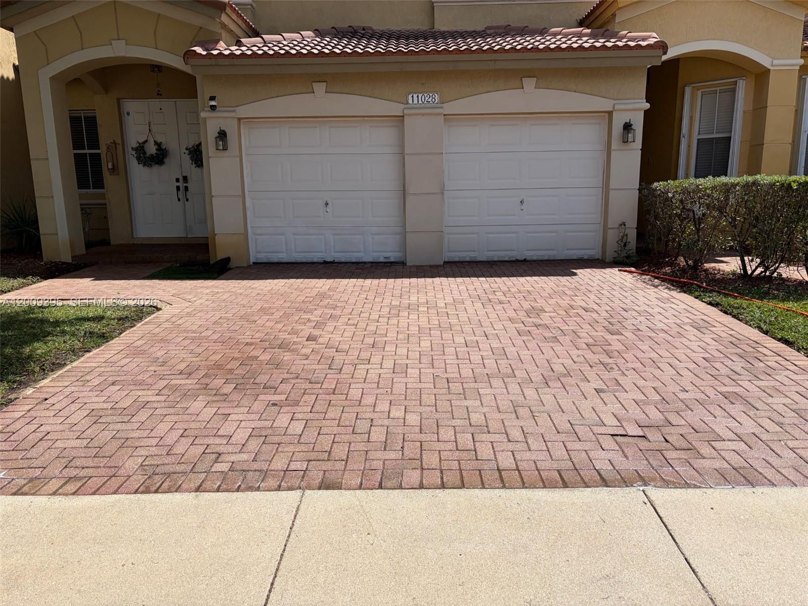 ISLANDS AT DORAL TOWNHOME - Residential