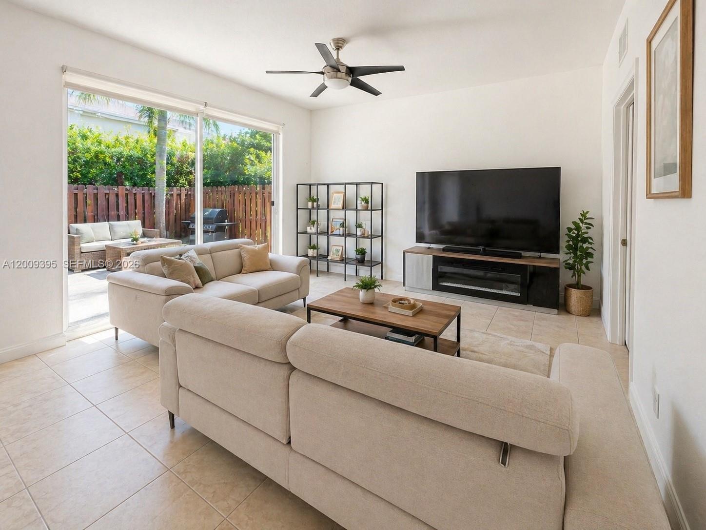 ISLANDS AT DORAL TOWNHOME - Residential