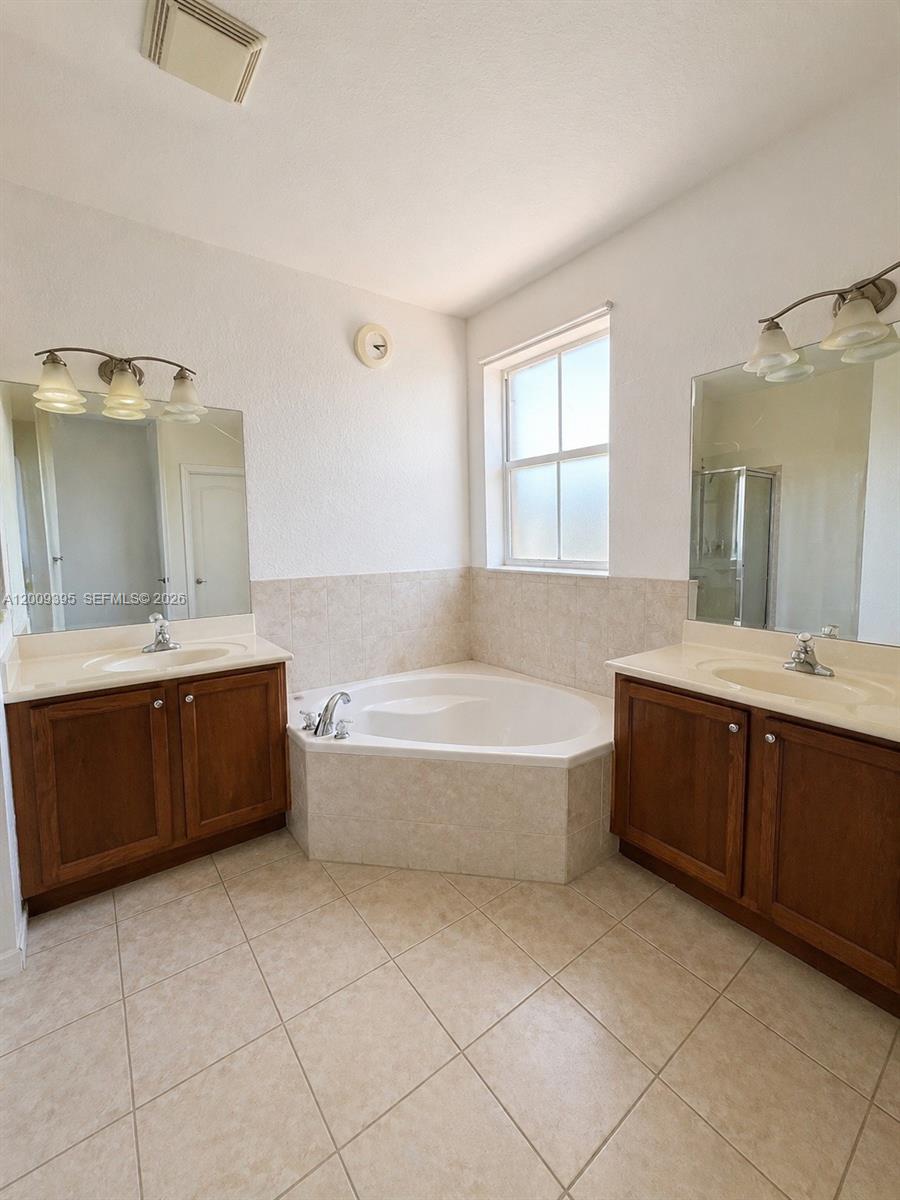 ISLANDS AT DORAL TOWNHOME - Residential
