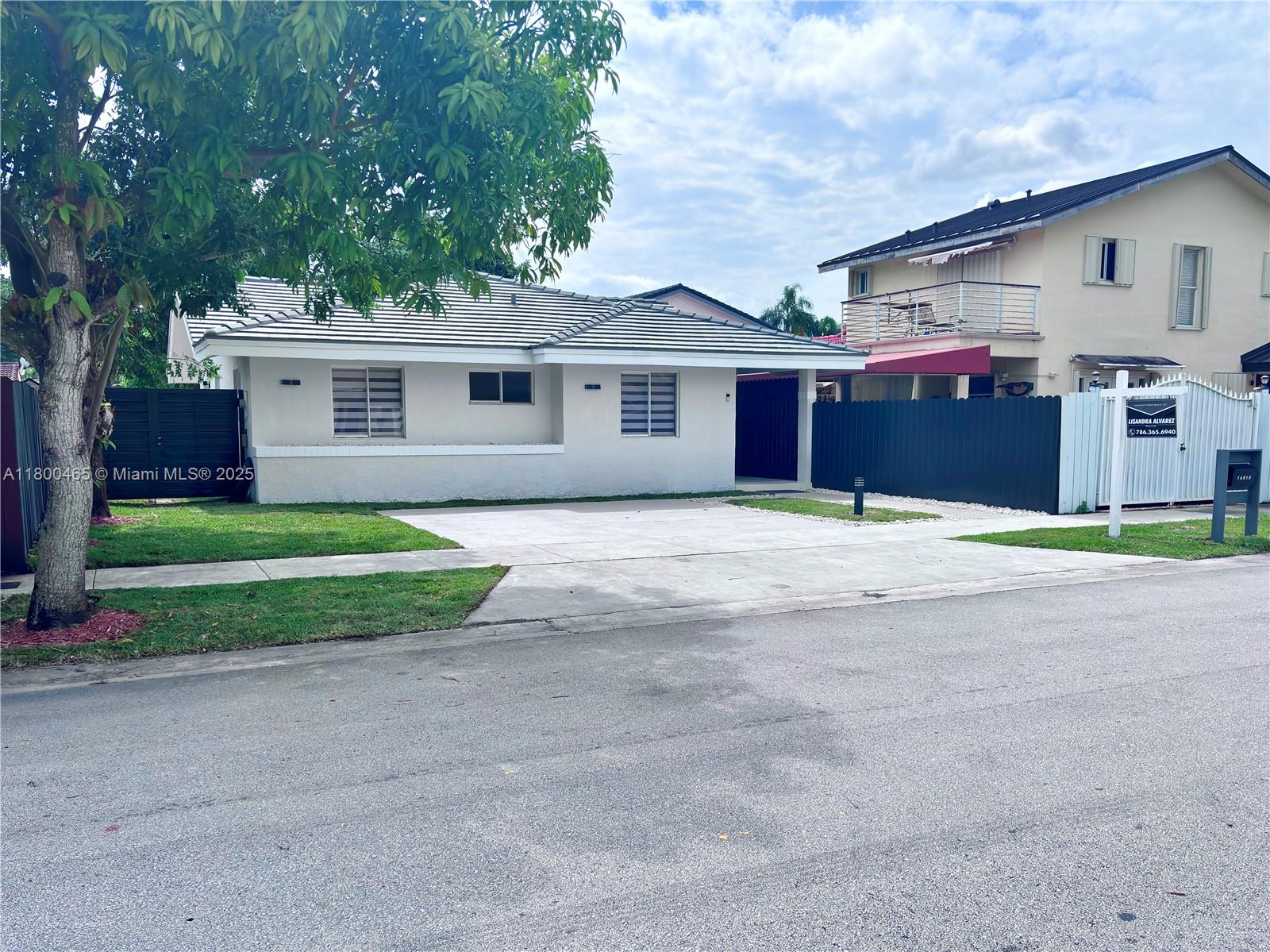 Rental Property at 14910 Sw 92nd Ter 14910, Miami, Broward County, Florida - Bedrooms: 3 
Bathrooms: 2  - $4,100 MO.