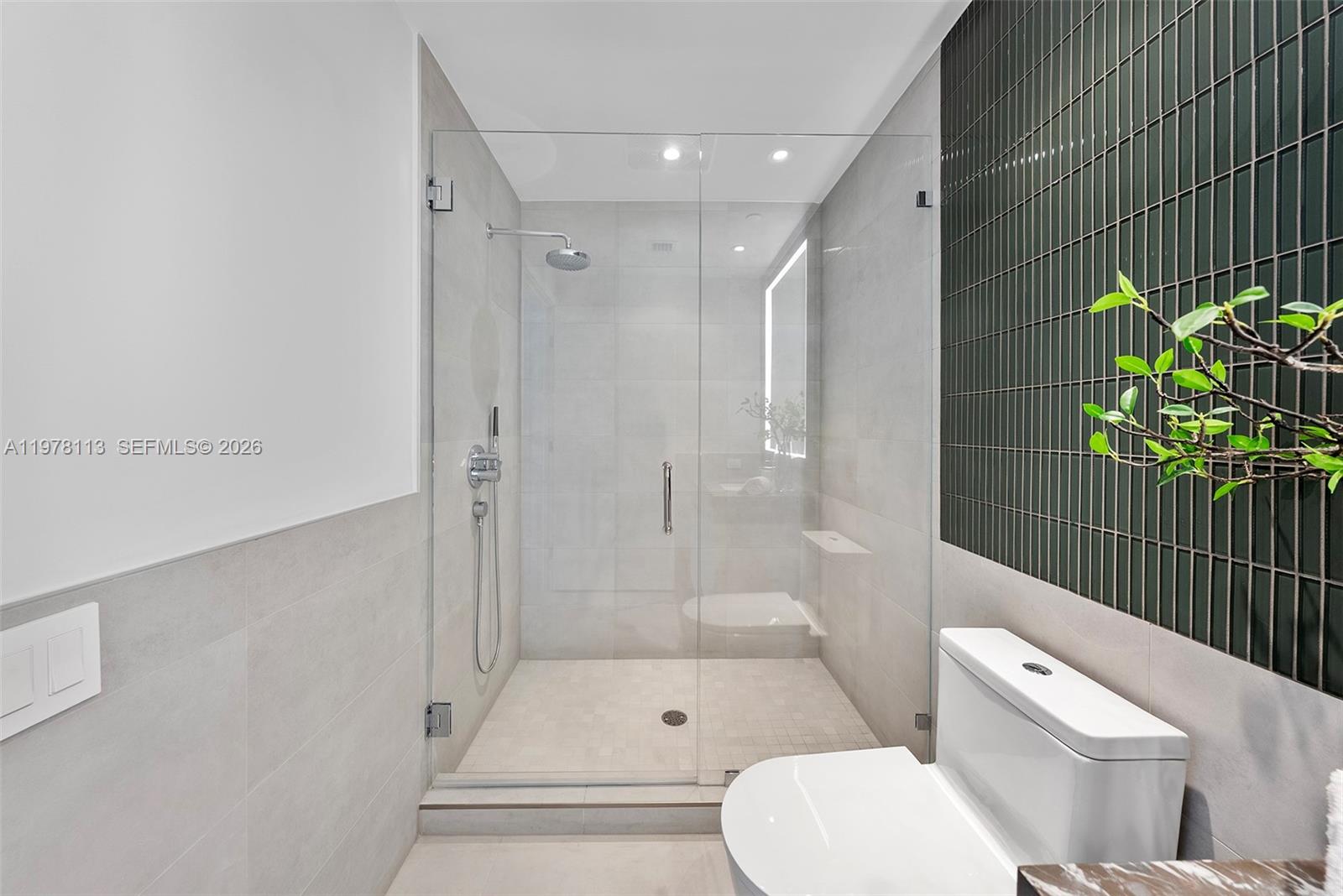 FIVE PARK - Residential Lease