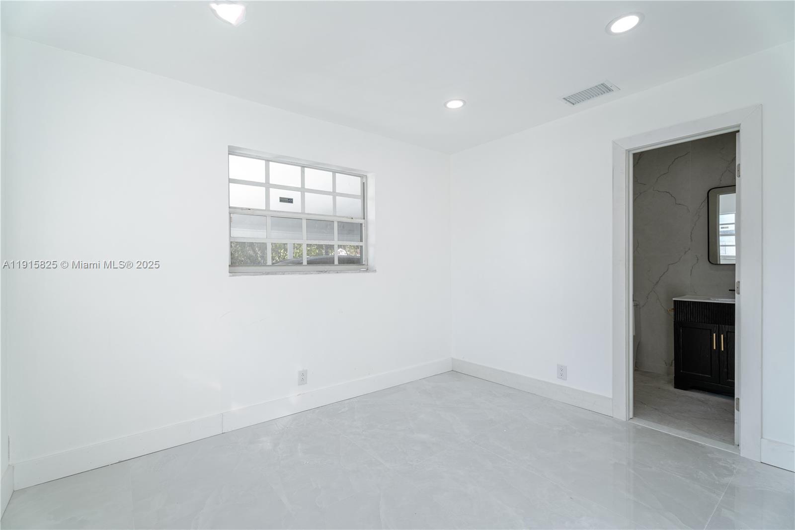 COMMONWEALTH MANOR - Residential