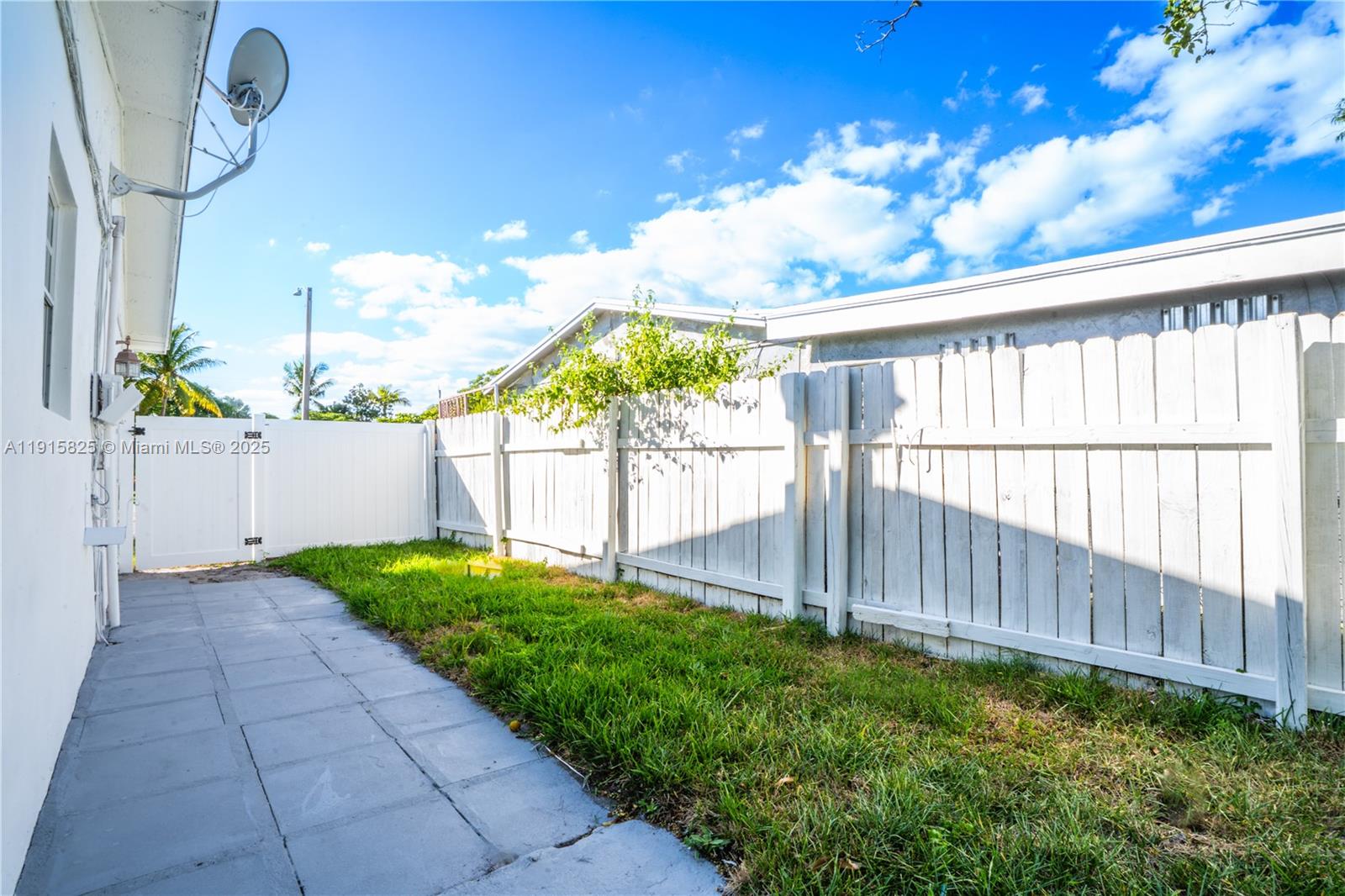 COMMONWEALTH MANOR - Residential