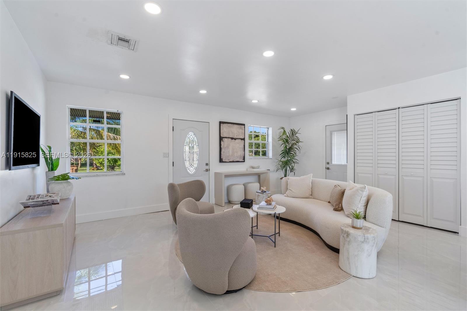 COMMONWEALTH MANOR - Residential