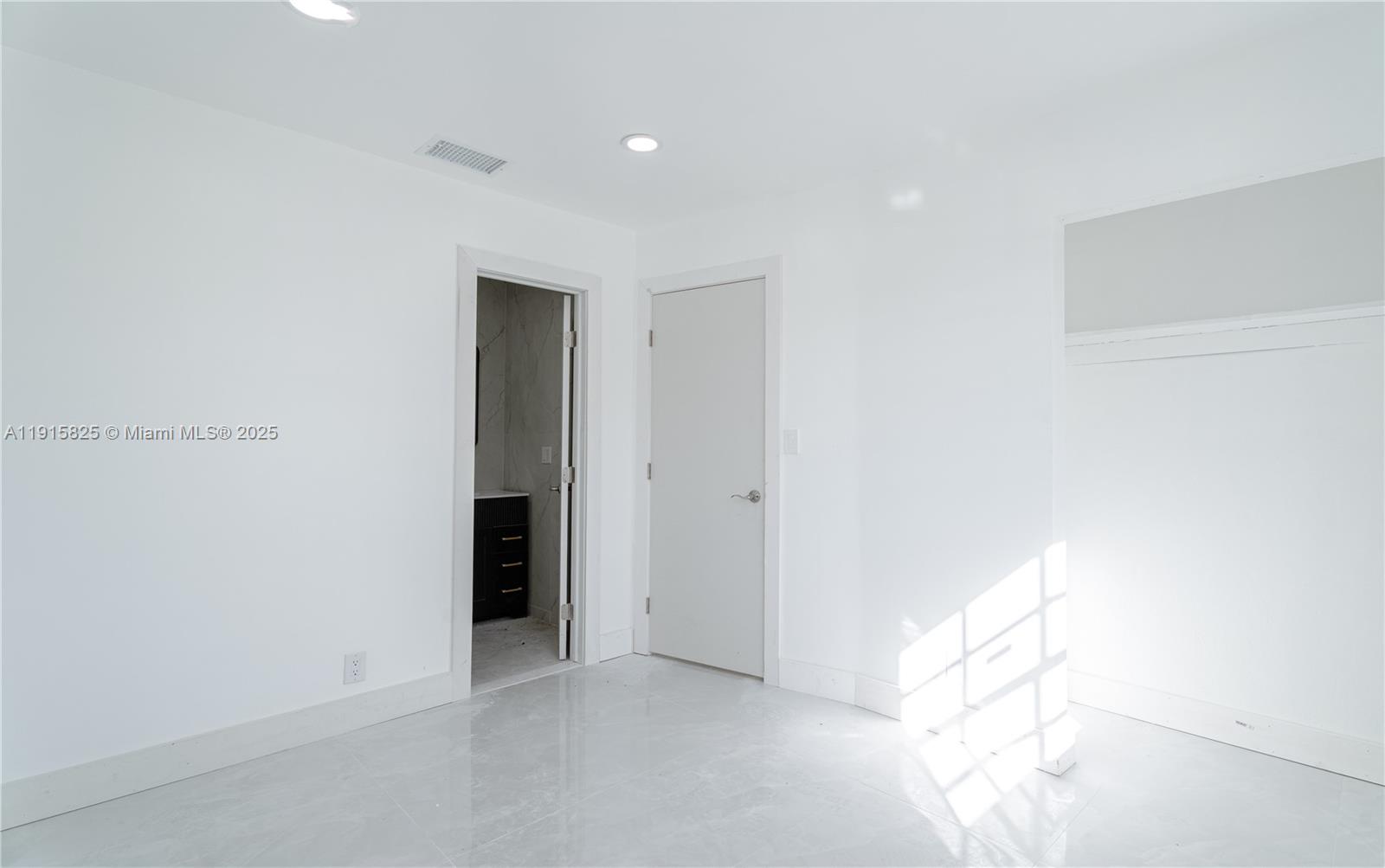 COMMONWEALTH MANOR - Residential