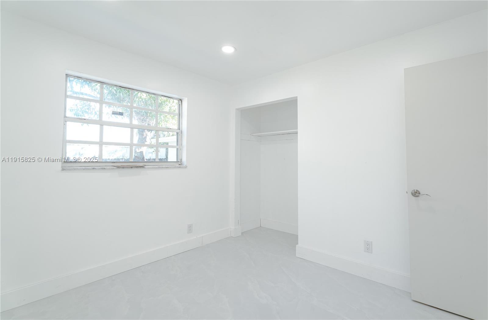 COMMONWEALTH MANOR - Residential