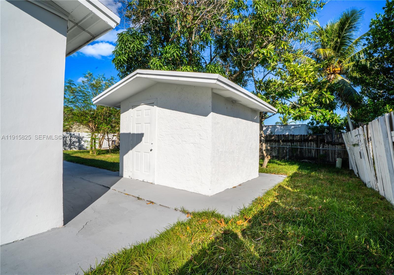 COMMONWEALTH MANOR - Residential