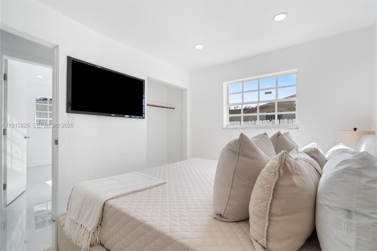 COMMONWEALTH MANOR - Residential