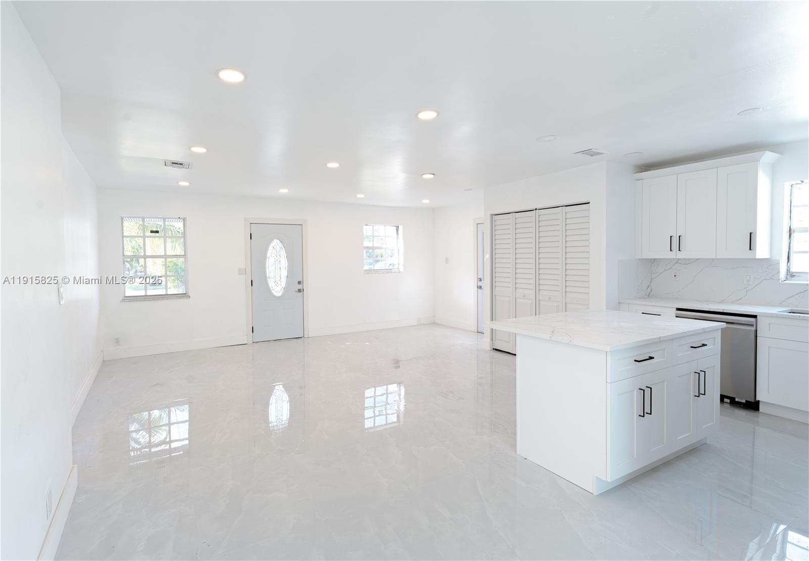 COMMONWEALTH MANOR - Residential