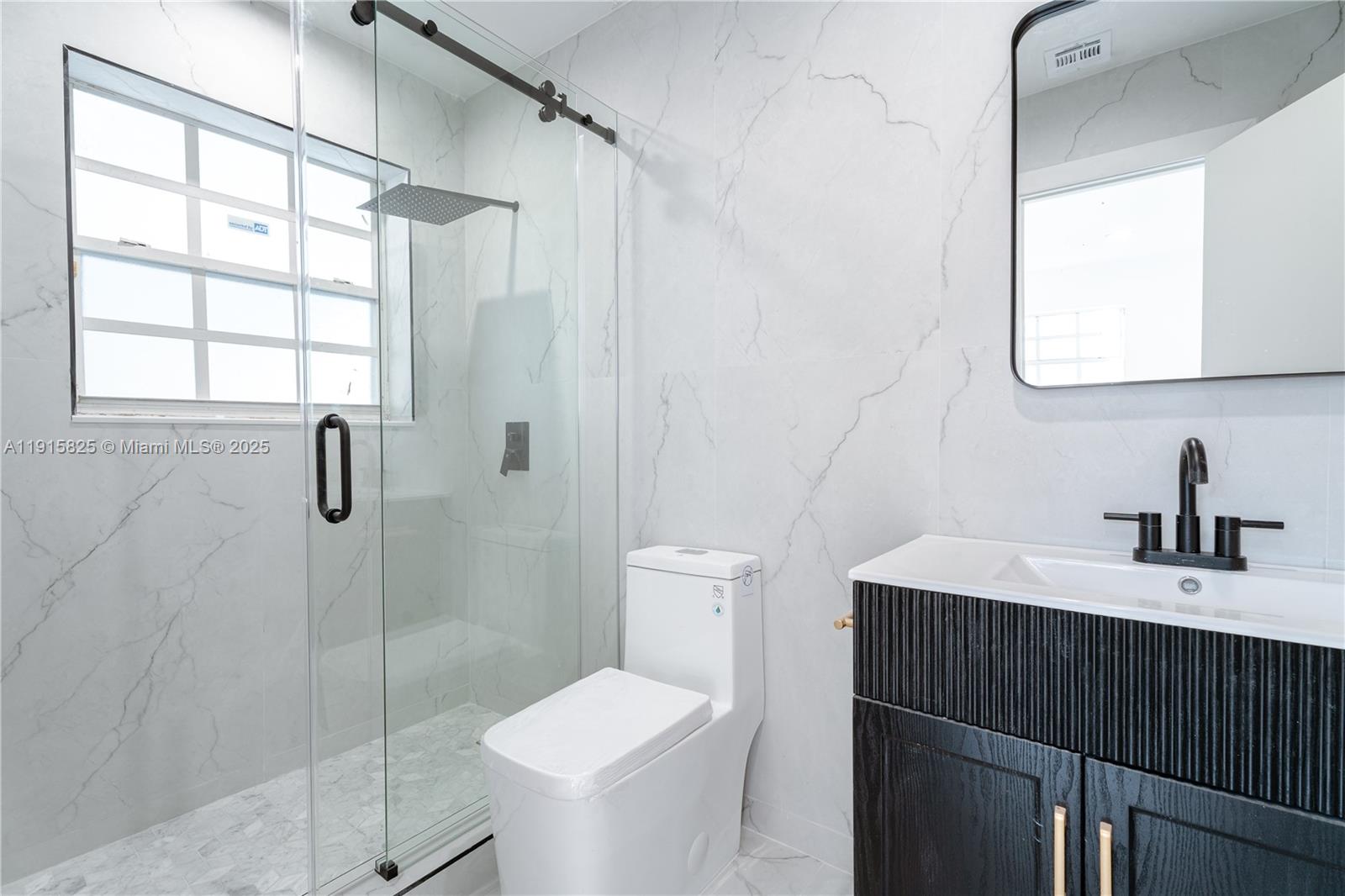 COMMONWEALTH MANOR - Residential