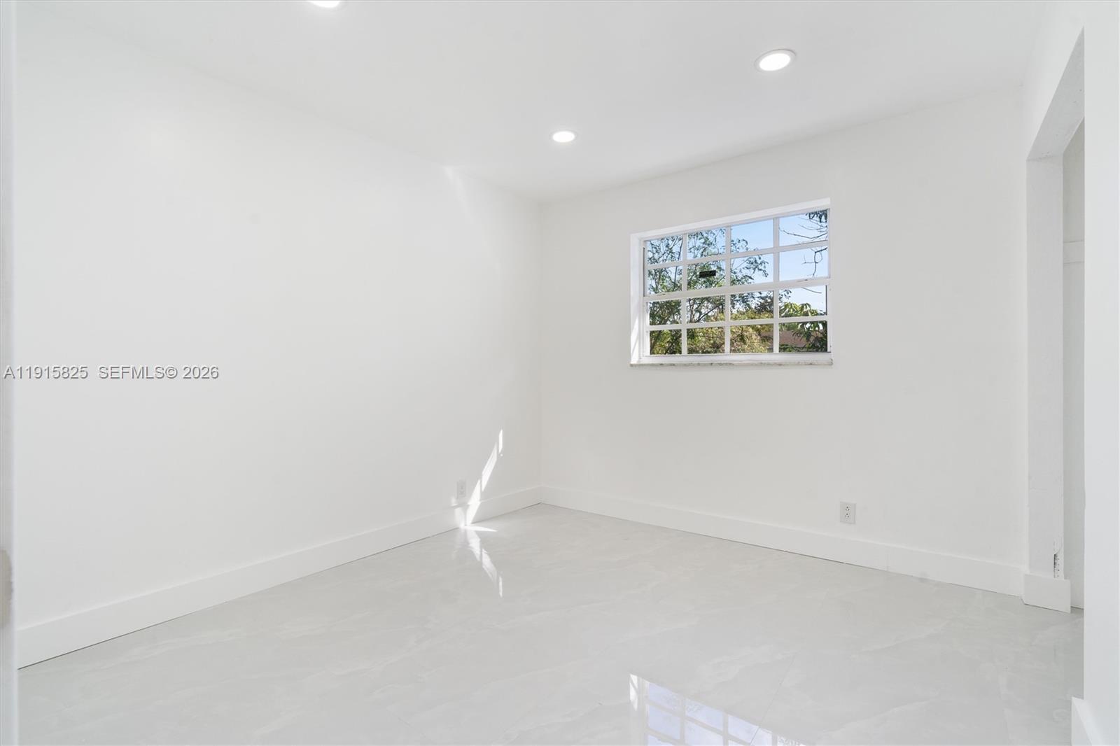 COMMONWEALTH MANOR - Residential