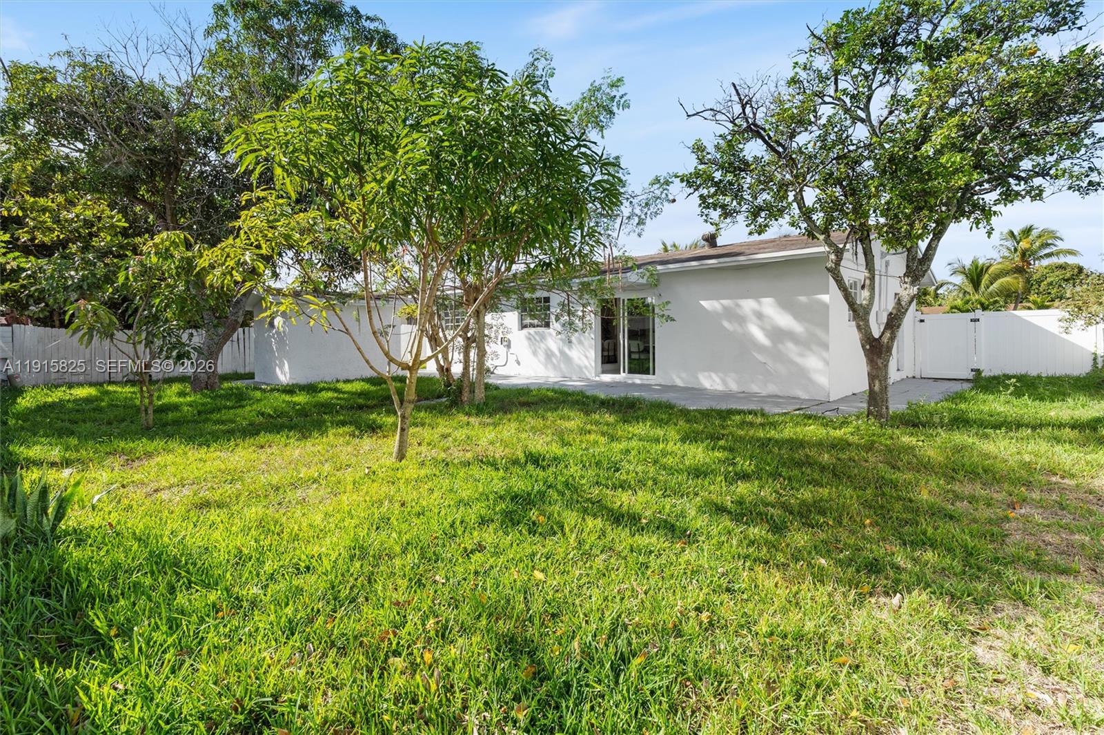 COMMONWEALTH MANOR - Residential