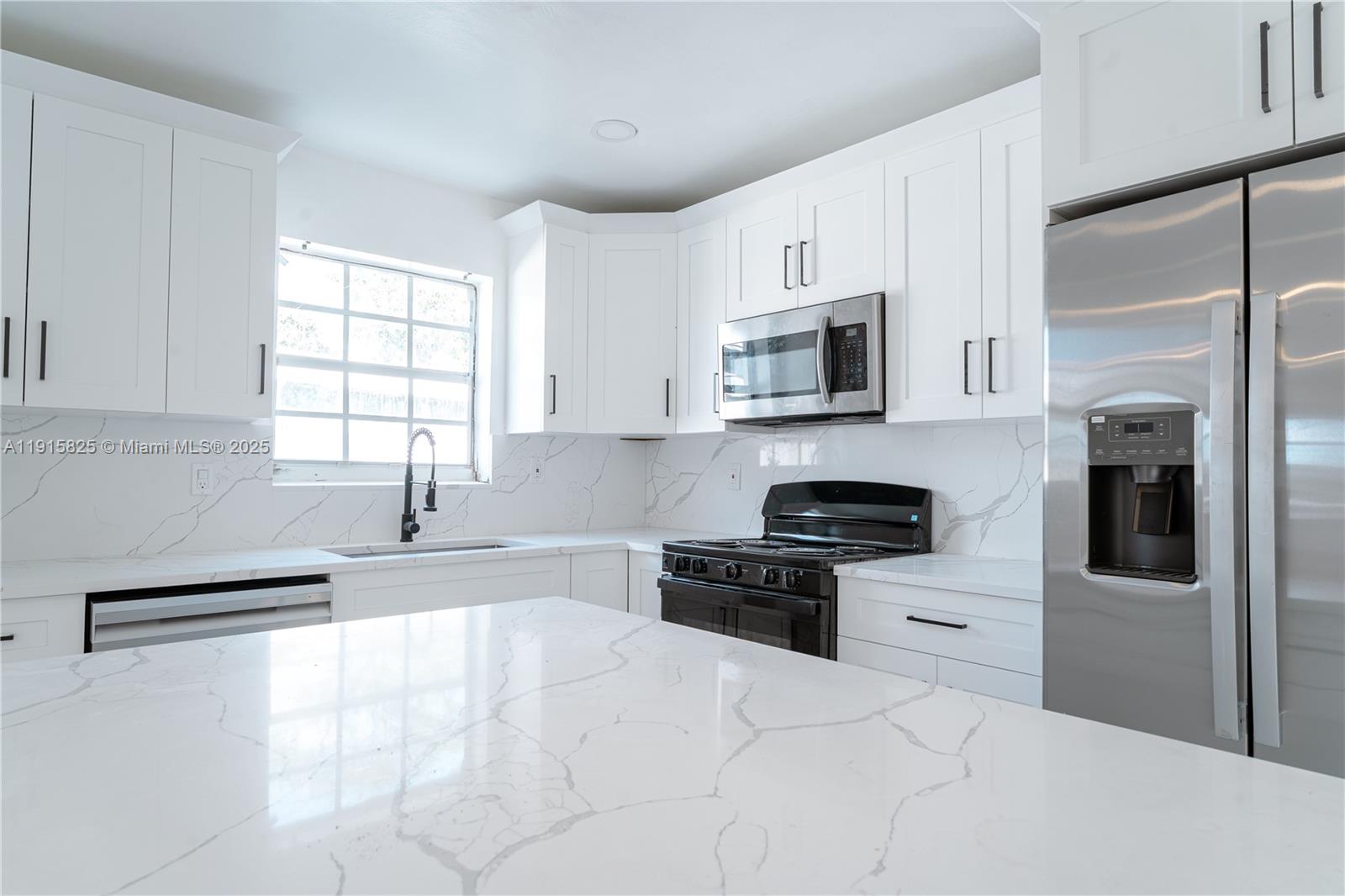 COMMONWEALTH MANOR - Residential