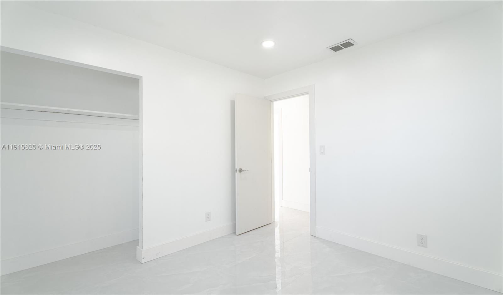 COMMONWEALTH MANOR - Residential