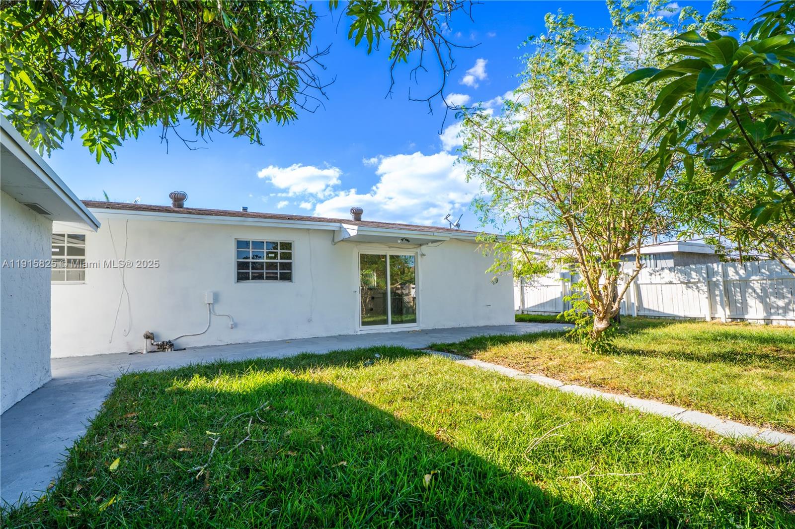 COMMONWEALTH MANOR - Residential