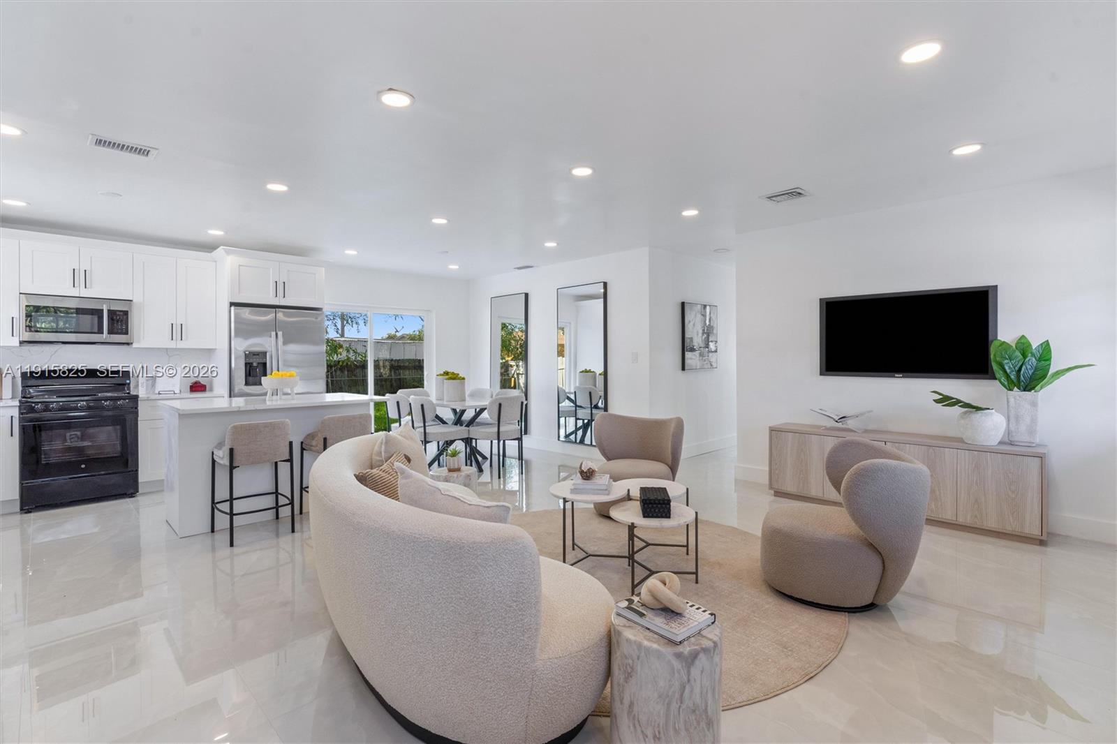 COMMONWEALTH MANOR - Residential