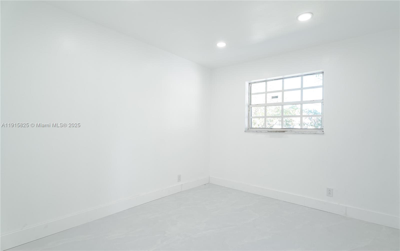 COMMONWEALTH MANOR - Residential