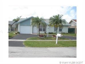 Large Beautiful 3 Bedroom, 2 Bath Single Family House. Built-ins, Whirlpool Bathtub. Fruit Trees