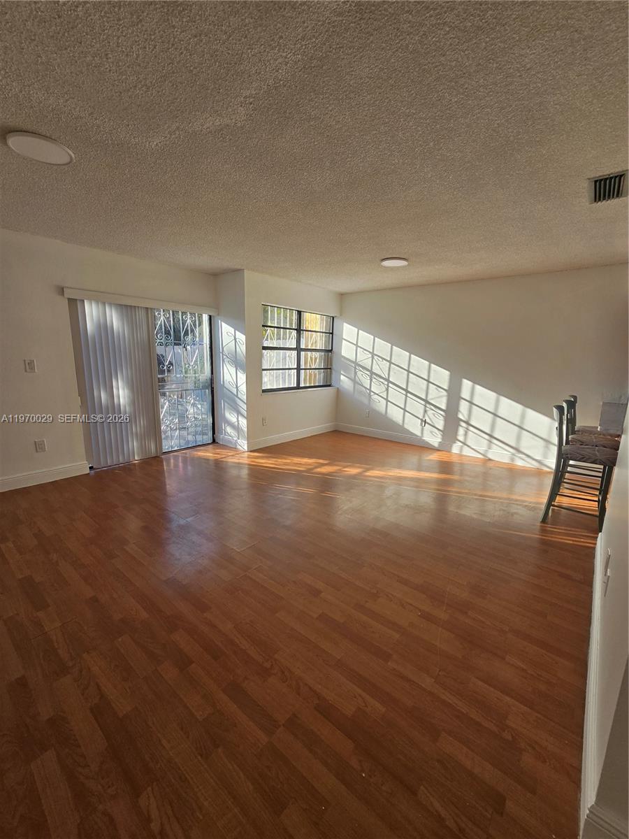 THE PARK TOWNHOMES CONDO - Residential