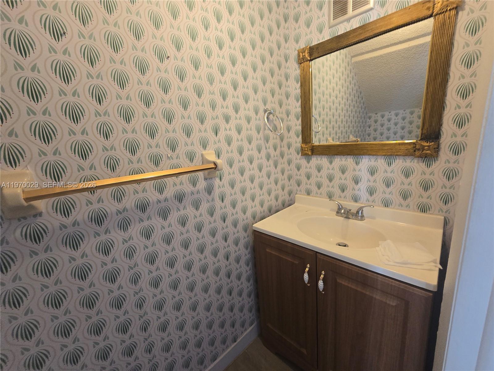 THE PARK TOWNHOMES CONDO - Residential