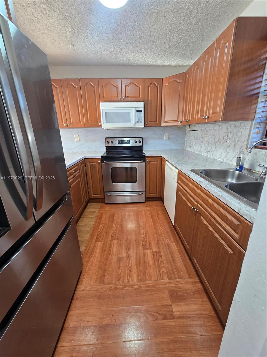 THE PARK TOWNHOMES CONDO - Residential