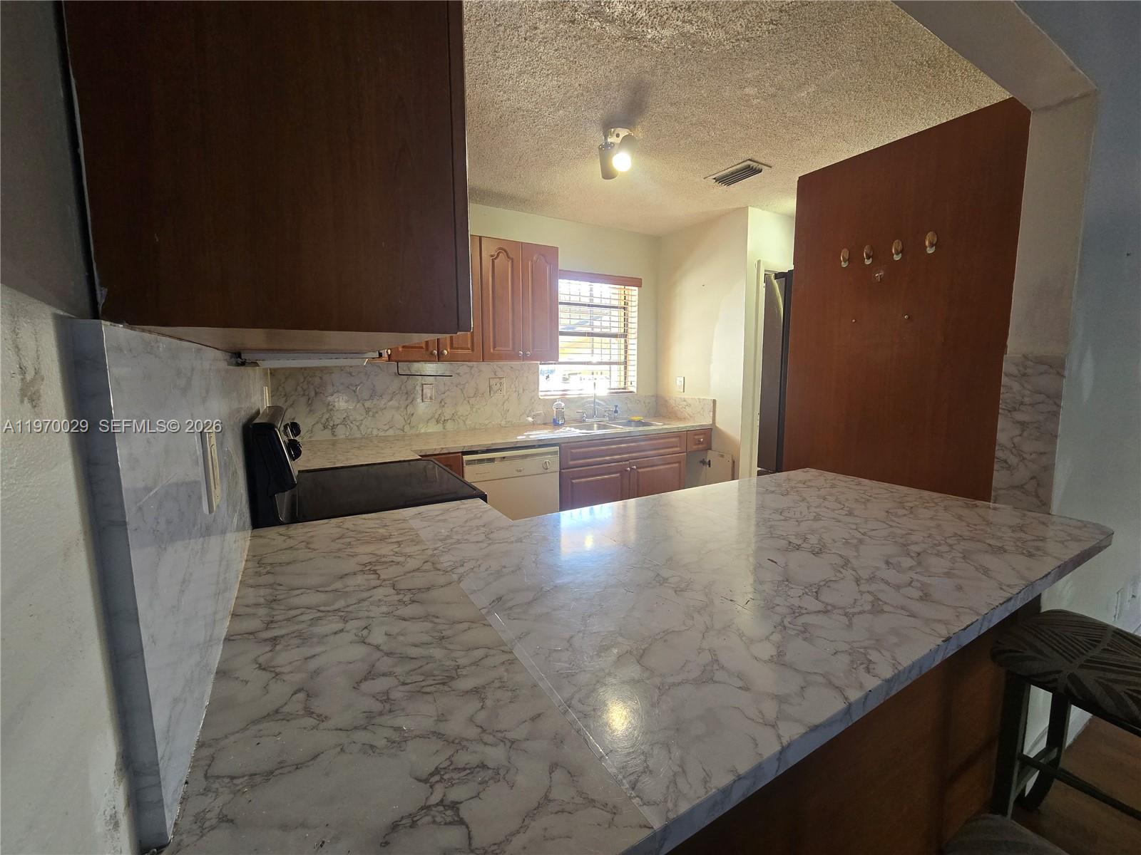 THE PARK TOWNHOMES CONDO - Residential