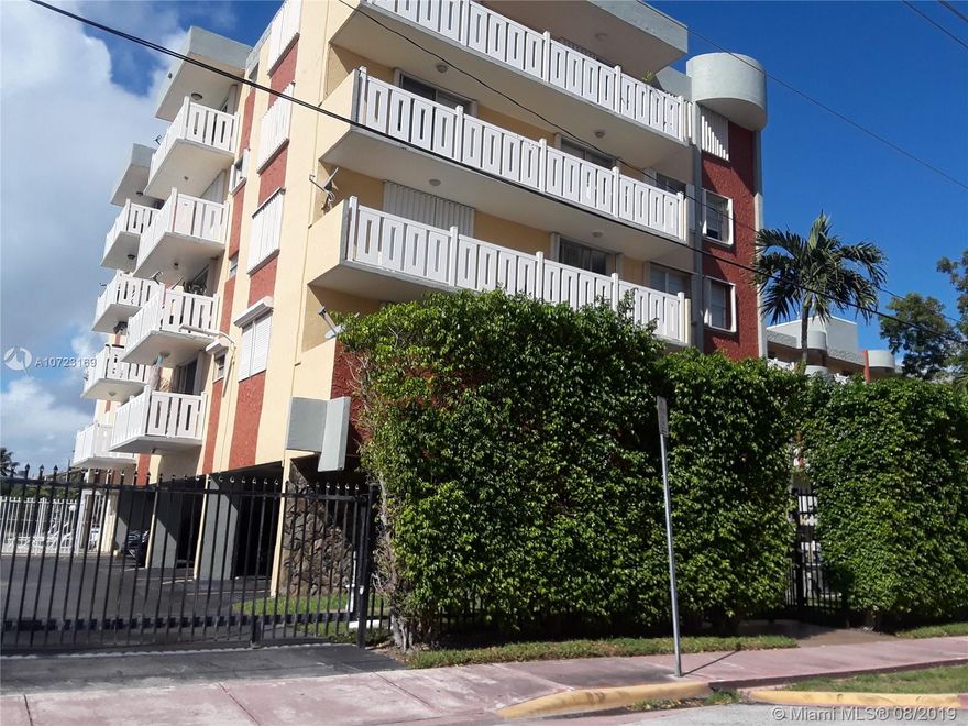 Beautiful condo in Miami beach, ocean view and access to the ocean. 1 bedroom and one and half bath. Rent include water, parking, furniture, and amenities.