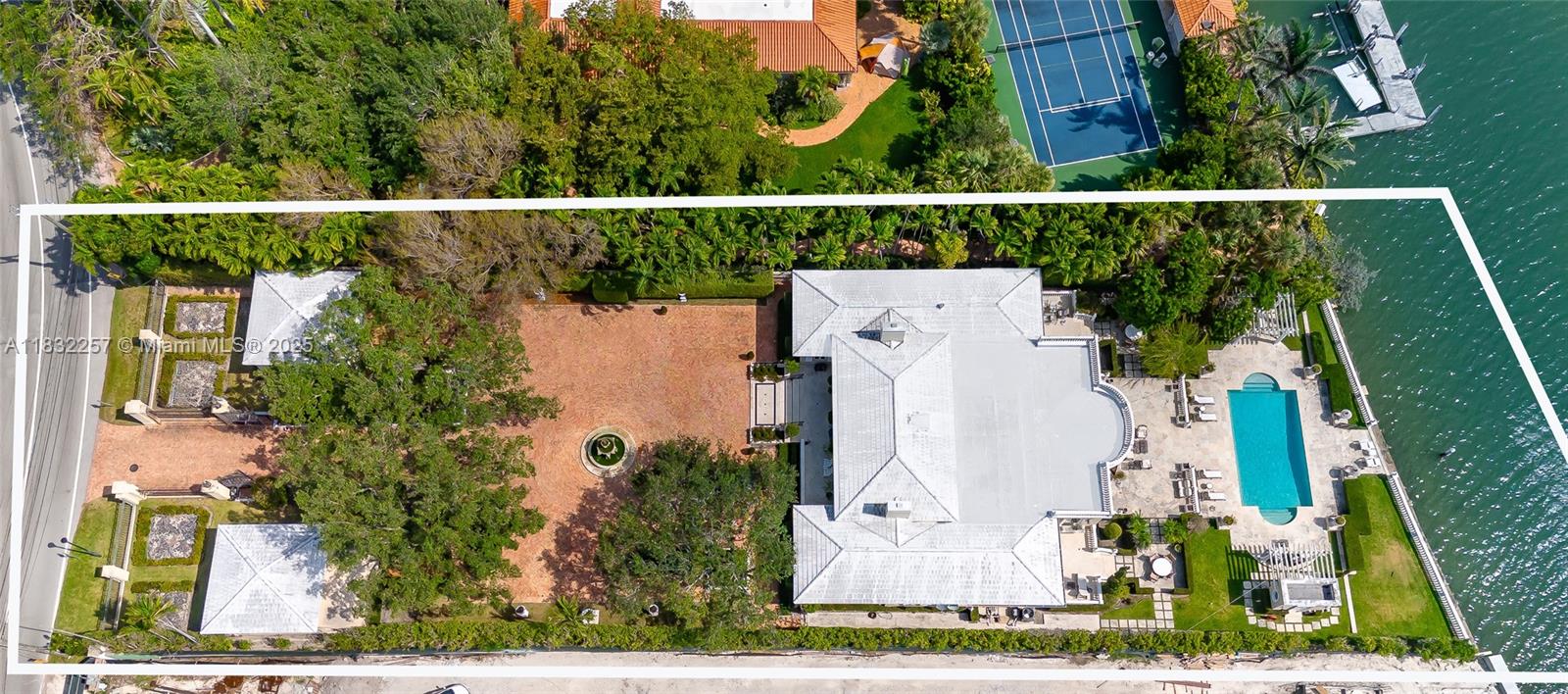 4539 Pine Tree Dr