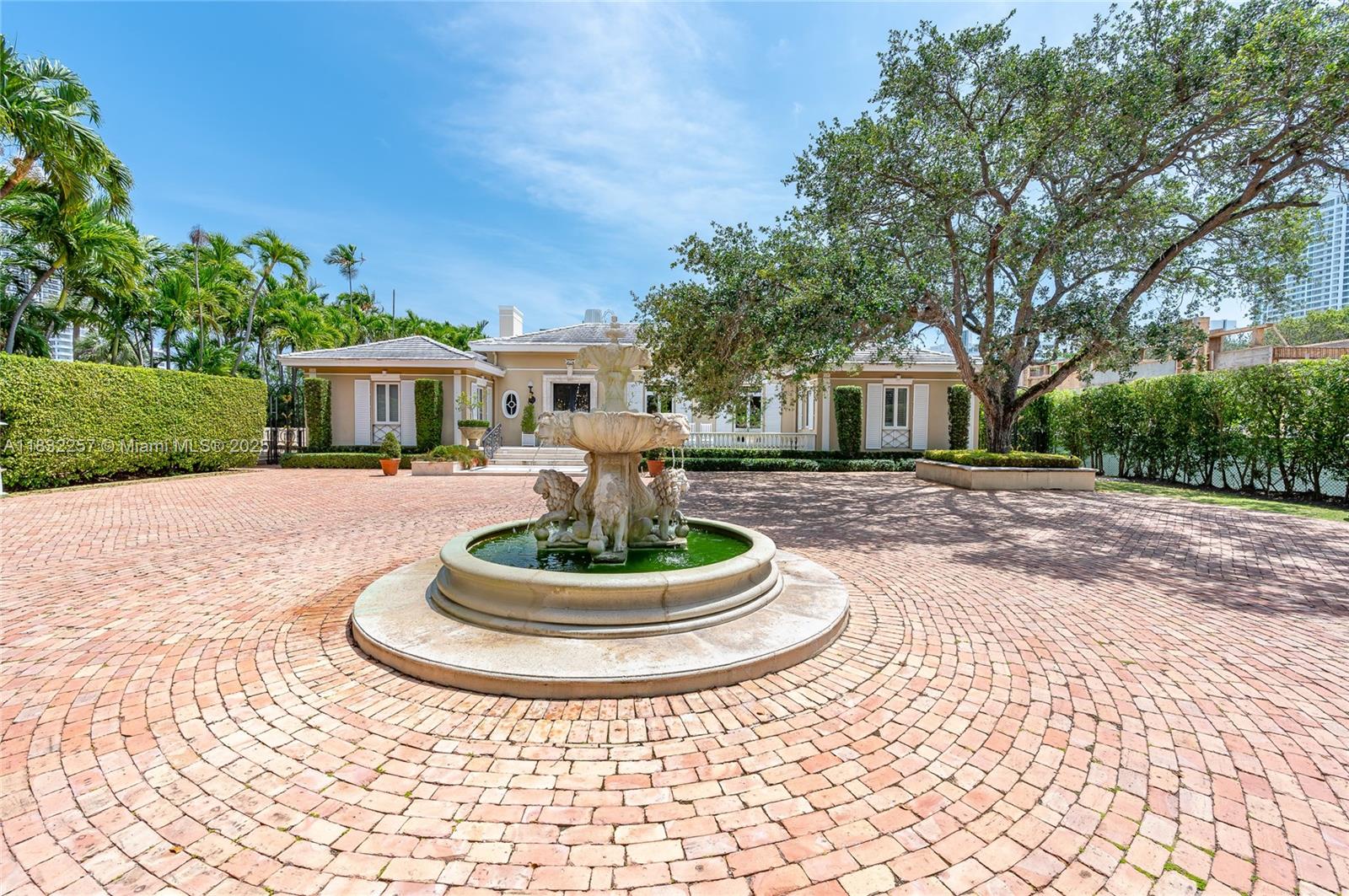 4539 Pine Tree Dr