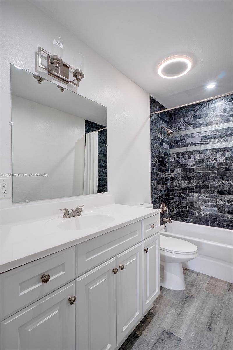 LAKES GARDEN CONDO - Residential Lease