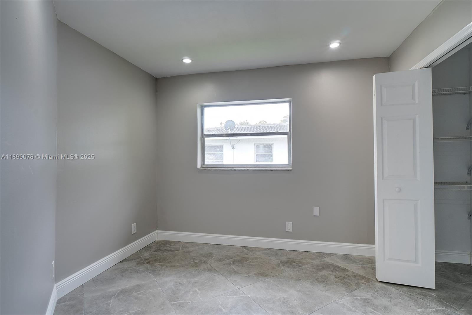 LAKES GARDEN CONDO - Residential Lease