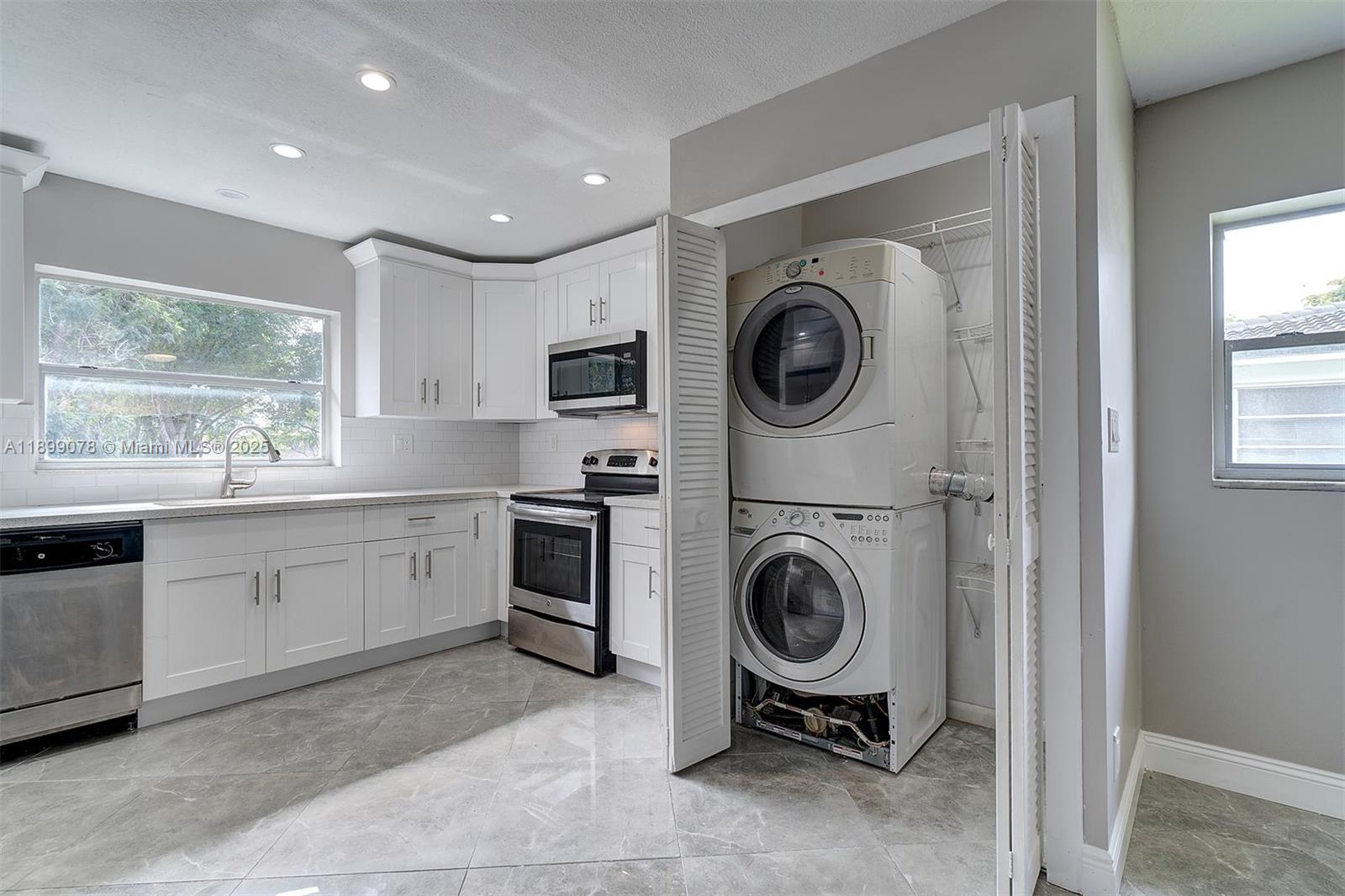 LAKES GARDEN CONDO - Residential Lease