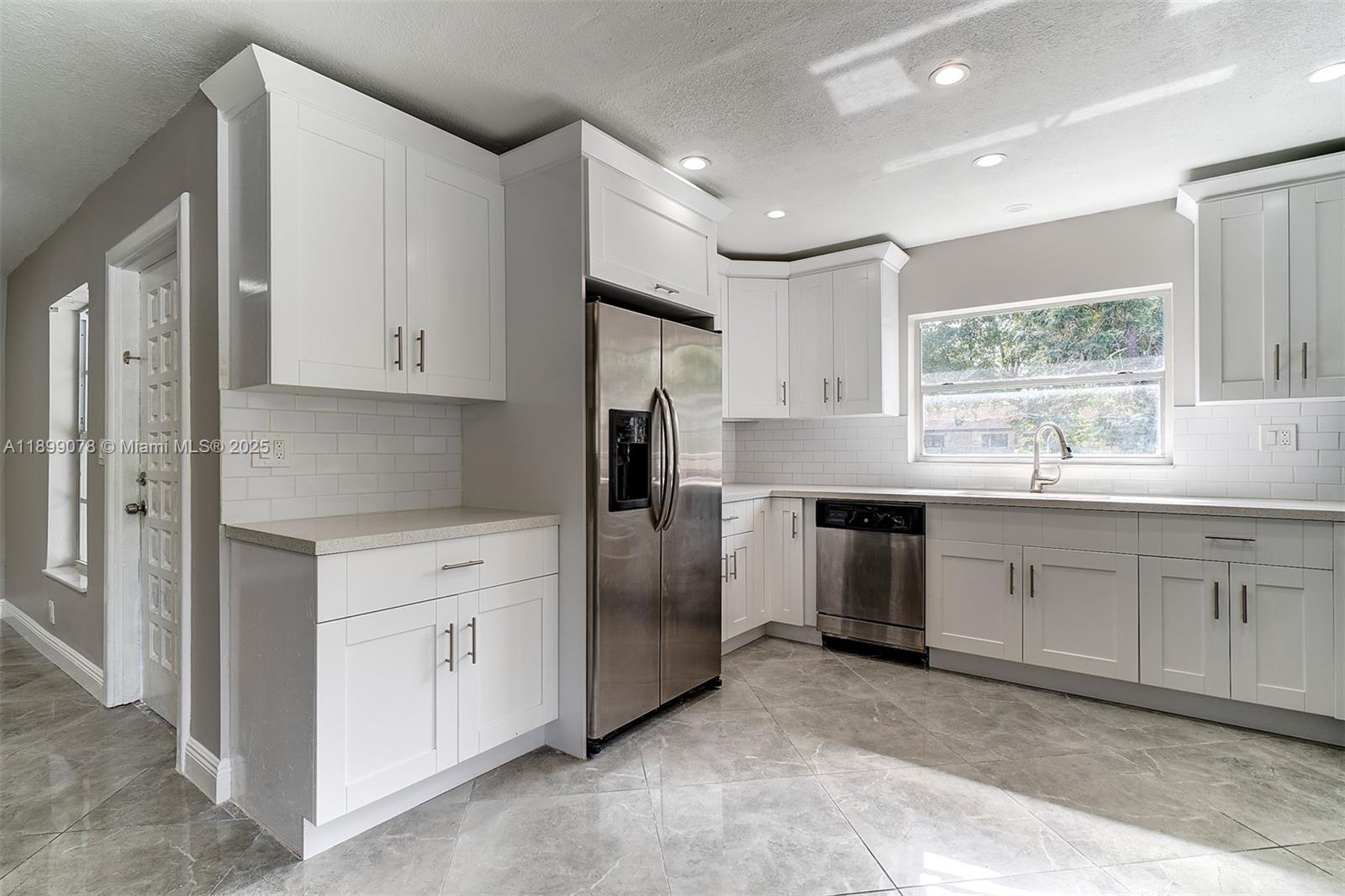 LAKES GARDEN CONDO - Residential Lease