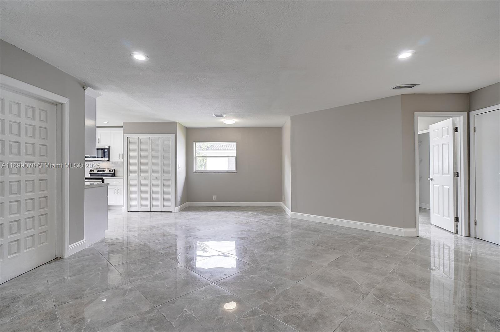 LAKES GARDEN CONDO - Residential Lease