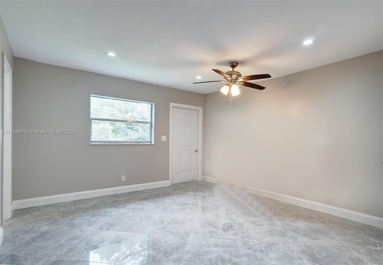 LAKES GARDEN CONDO - Residential Lease