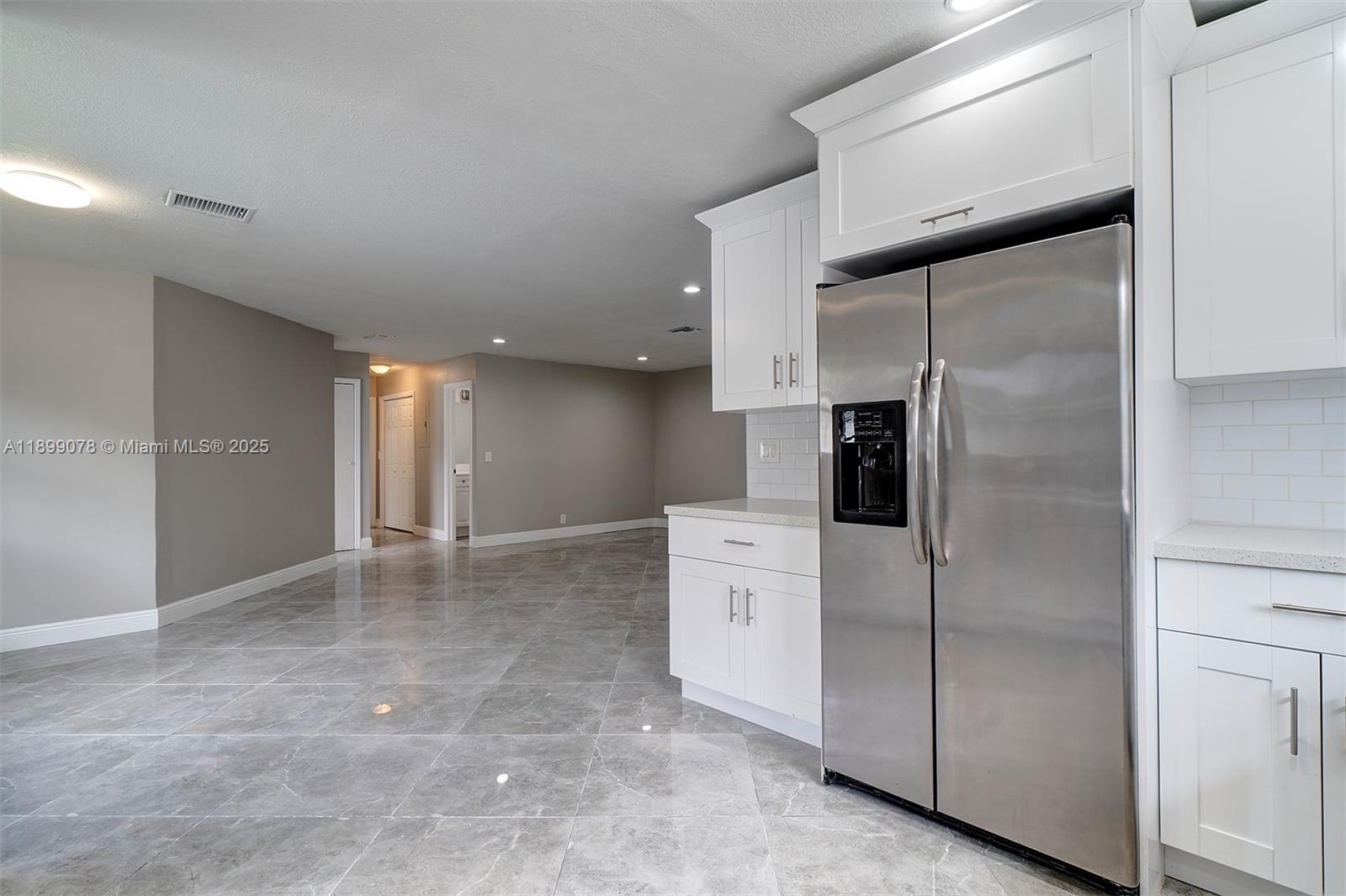 LAKES GARDEN CONDO - Residential Lease