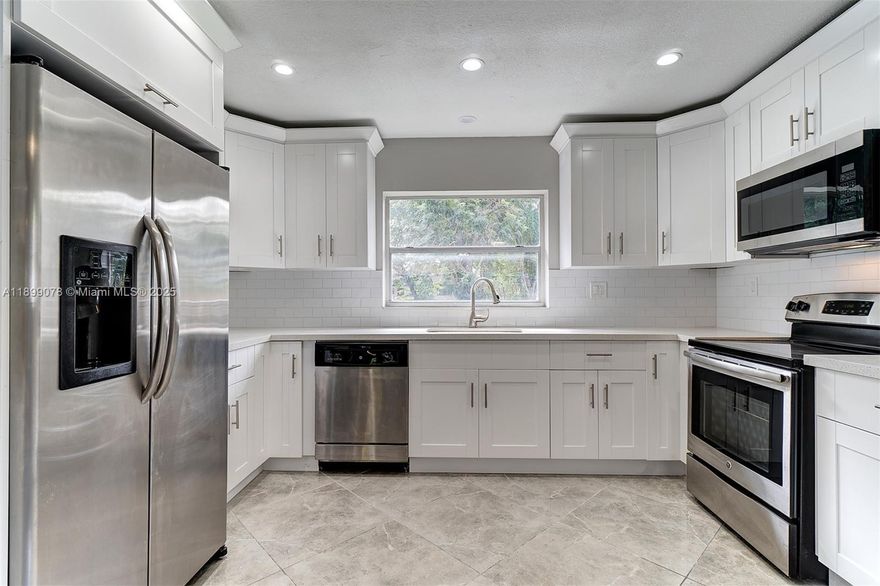 Remodeled 3/2 in the heart of Coral Springs! Washer and Dryer in unit! Water included in rent. Close to restaurants,  shopping and highways.