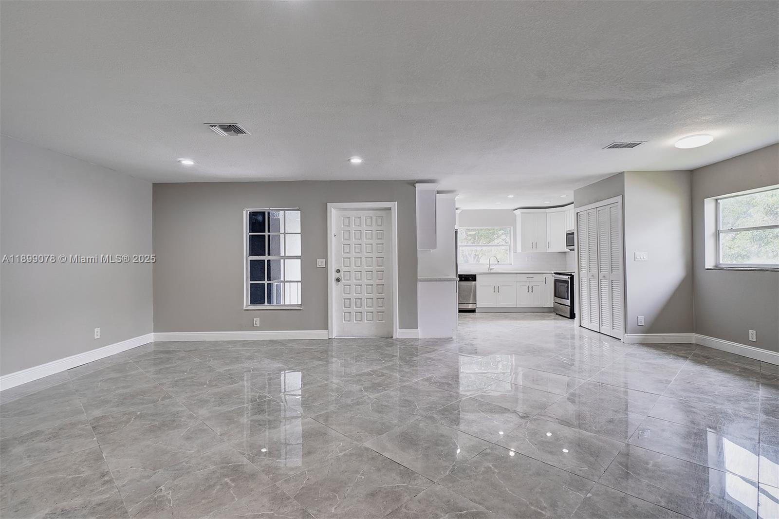 LAKES GARDEN CONDO - Residential Lease