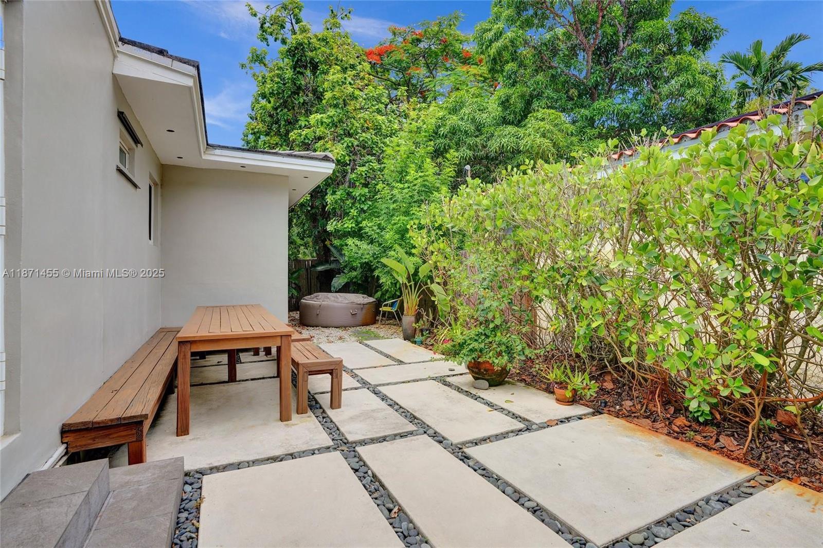 CORAL GABLES RIV SEC 6 - Residential Lease