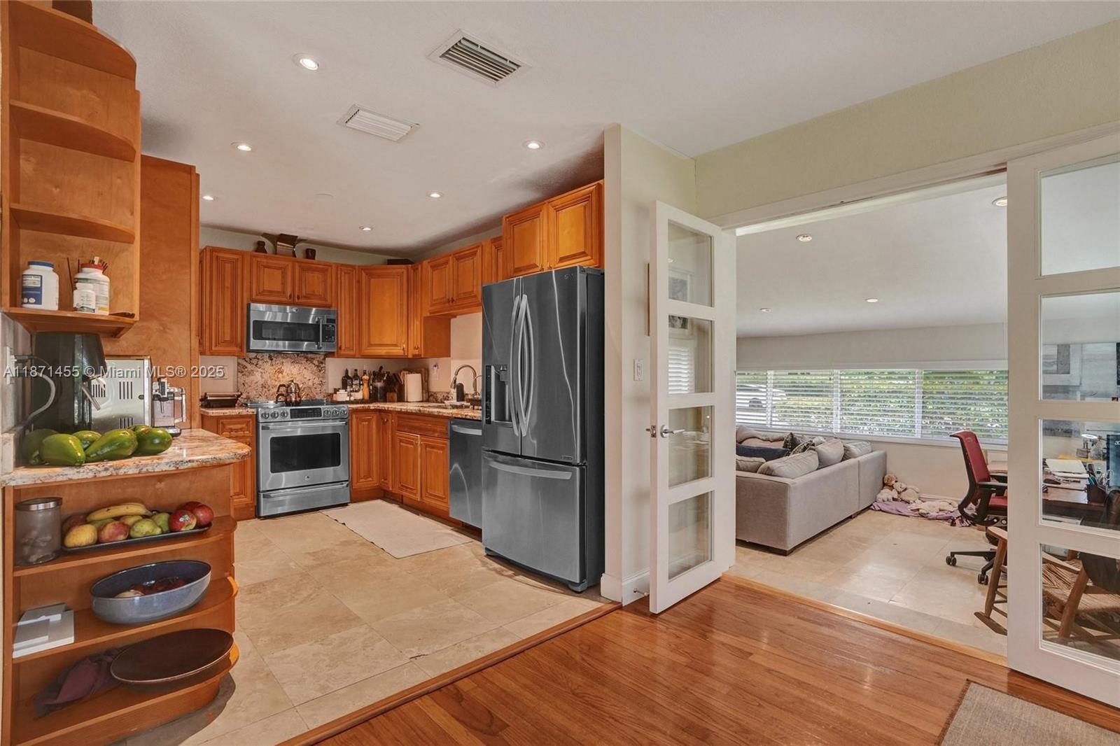 CORAL GABLES RIV SEC 6 - Residential Lease