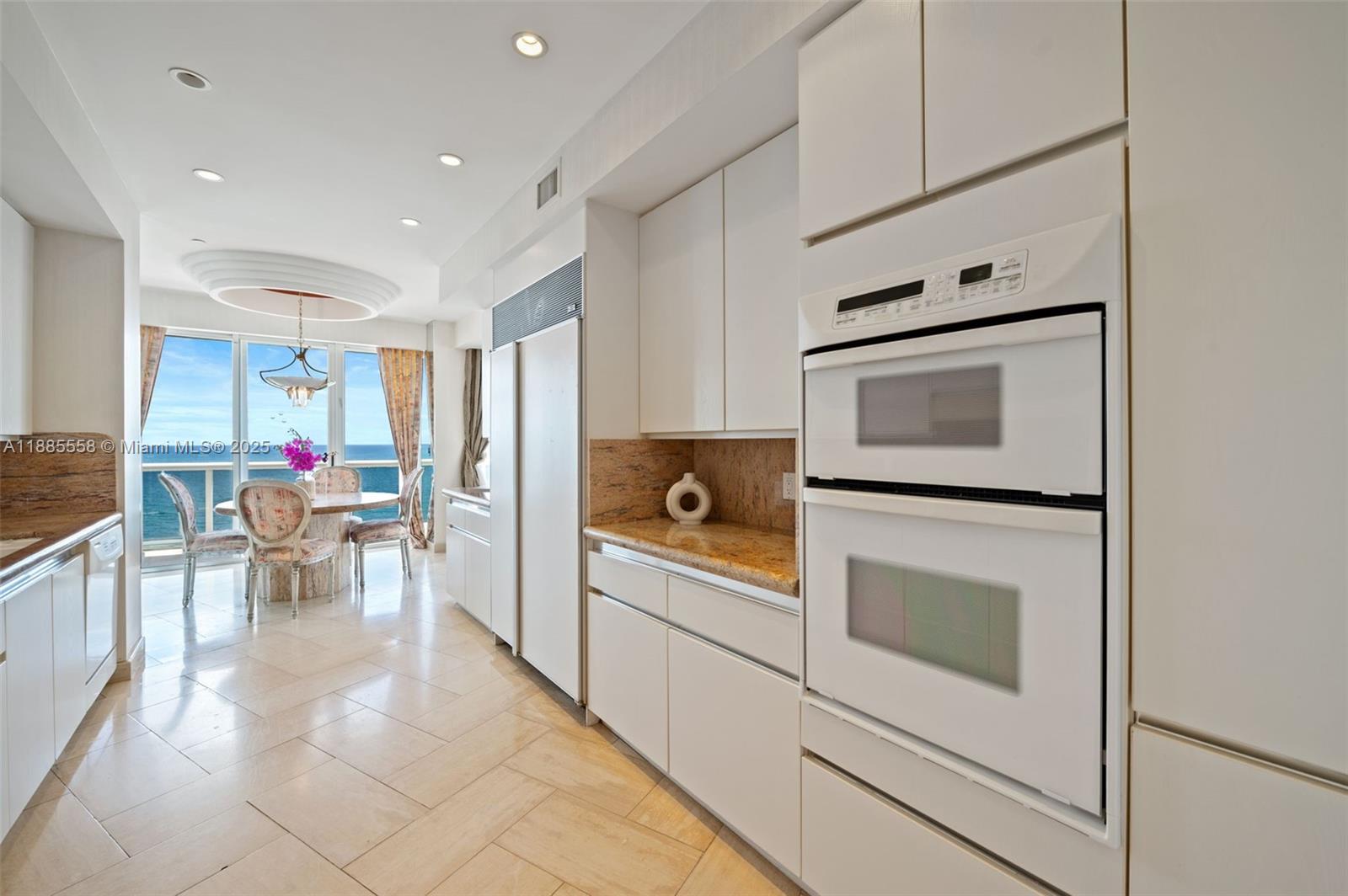 MAJESTIC TOWER - Residential Lease