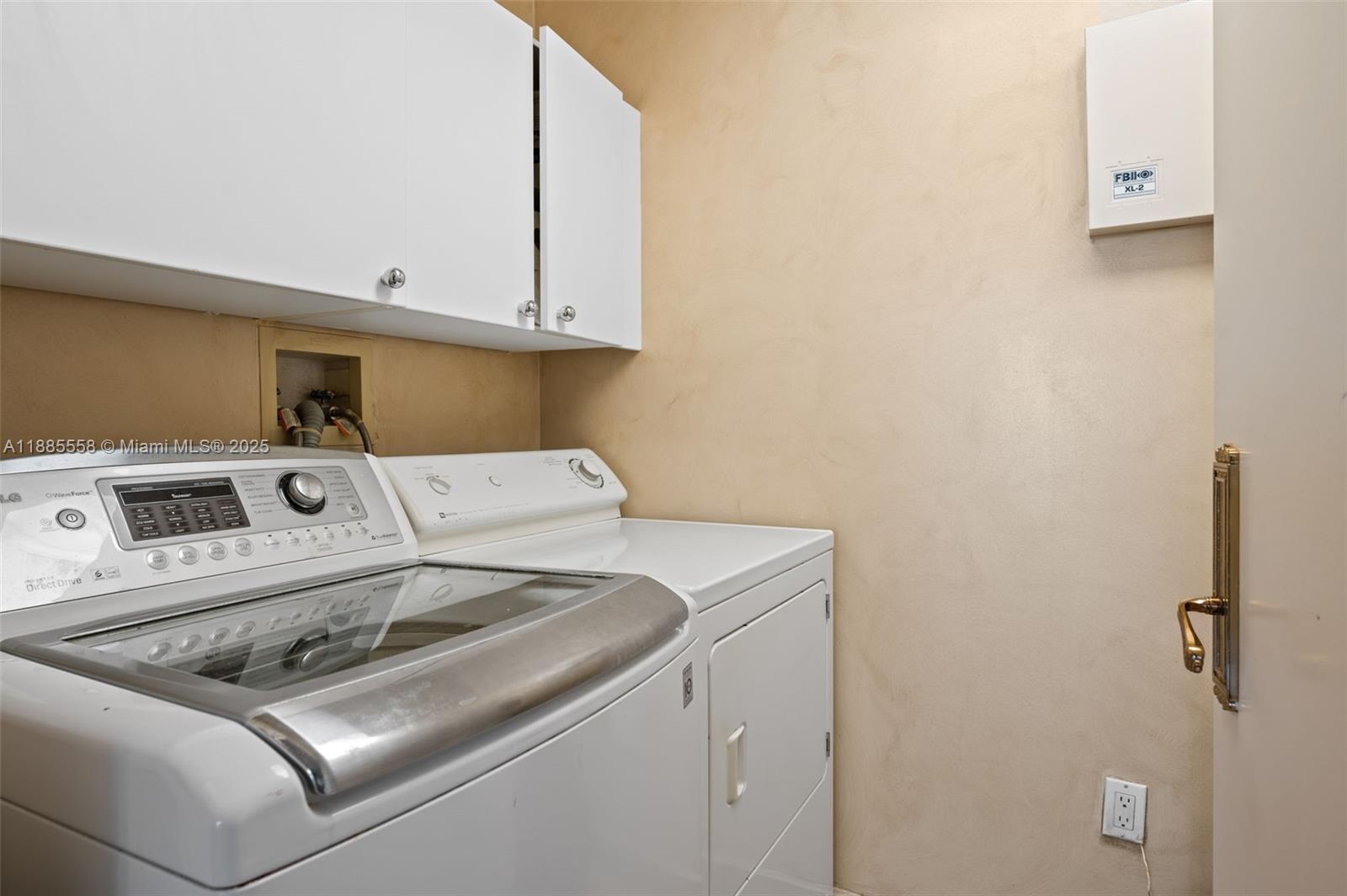 MAJESTIC TOWER - Residential Lease