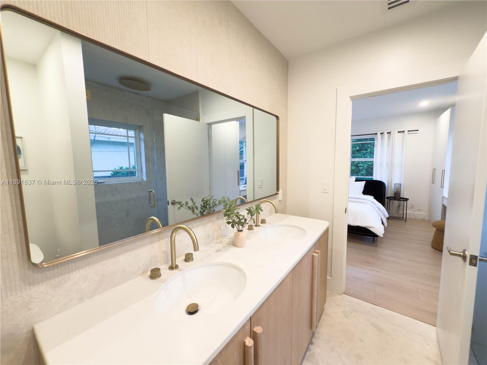 M SHORES BAY PK ESTATES - Residential Lease