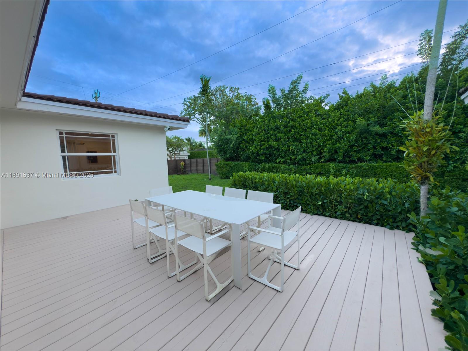 M SHORES BAY PK ESTATES - Residential Lease