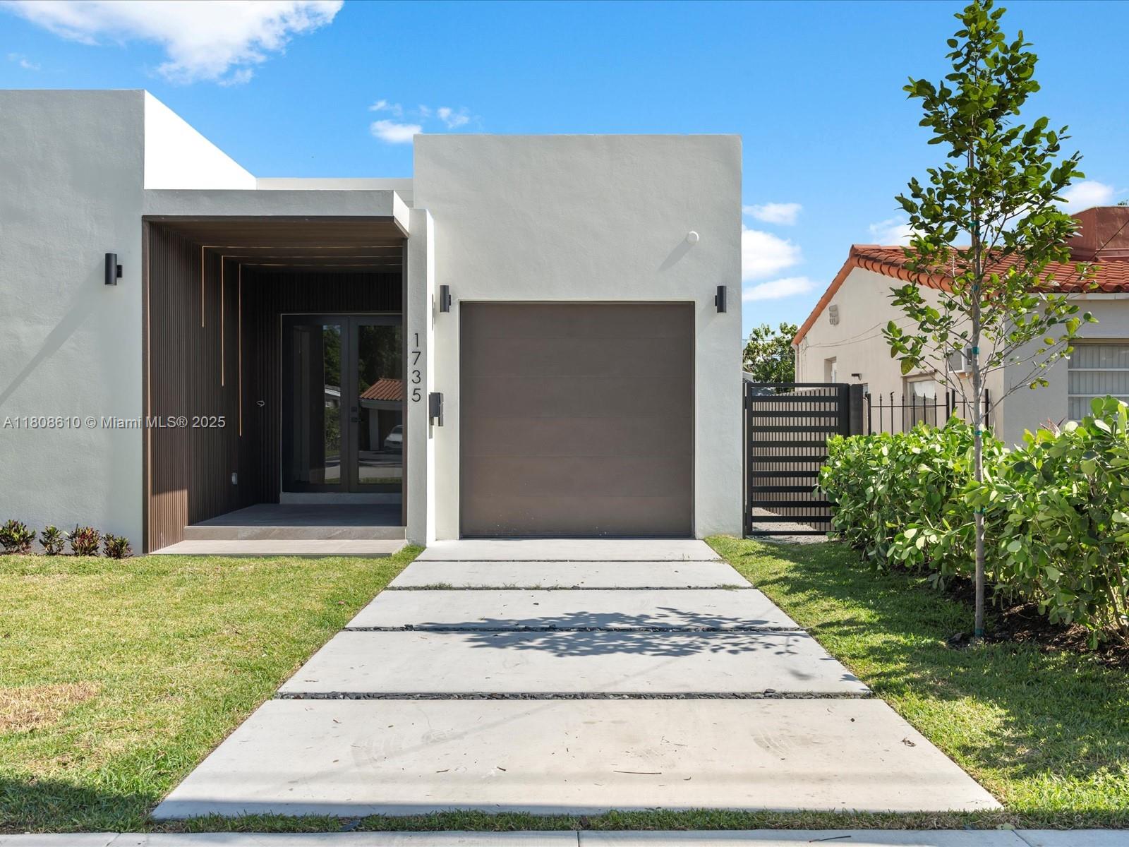 1735 SW 24th Ter