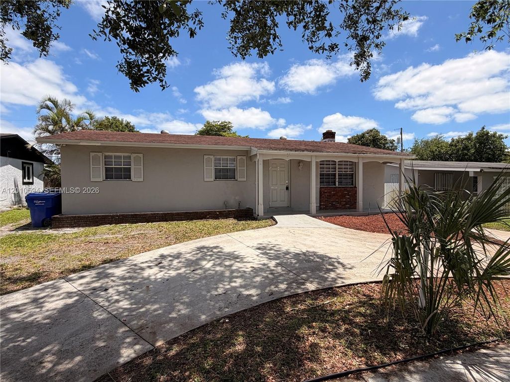 Photo of 3011 N 74th Ave, Hollywood, FL 33024 (MLS # A12010594)